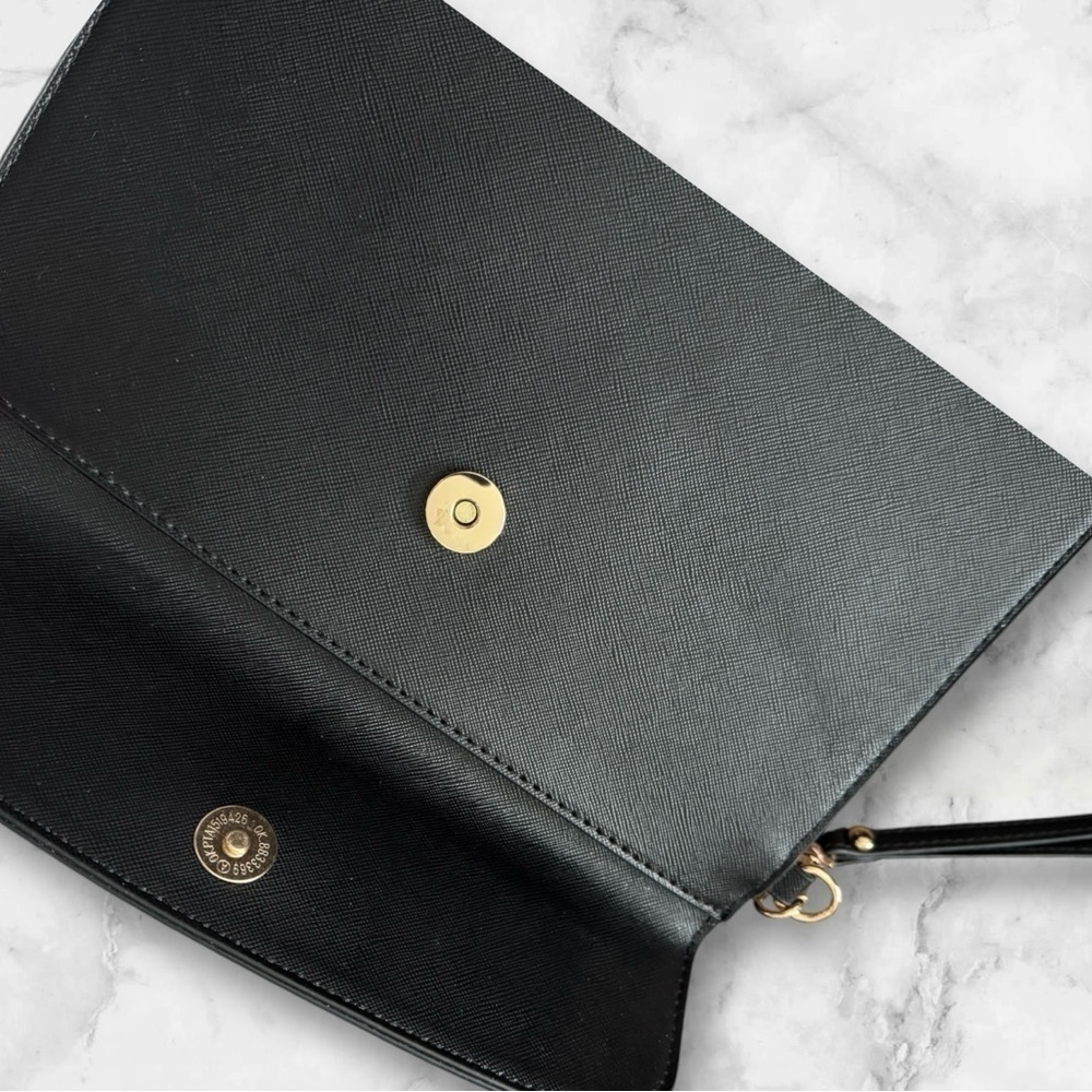 Free | Classic Black Wristlet Clutch - Picture 4 of 11